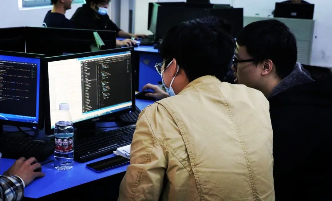 信息工程學(xué)院網(wǎng)絡(luò)與信息安全軟件開發(fā)專業(yè)群 構(gòu)筑數(shù)字時(shí)代的安全基石